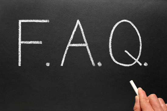 © Lizenziert by Ingram Images Tafel mit Buchstaben F A Q (Abkürzung und Übersetzung für "Häufig gestellte Fragen")