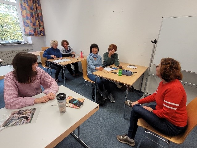 Frauenrunde beim Gespräch