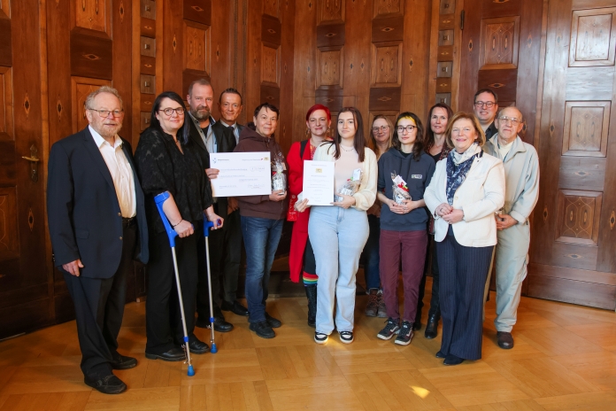 Vertreter*innen der VHS Hofer Land bei der Verleihung des Integrationspreis 2025.